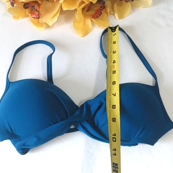 AQUA BLUE CUT-OUT TWIST FRONT BIKINI TOP  SIZE SMALL NWOT - Picture 11 of 11
